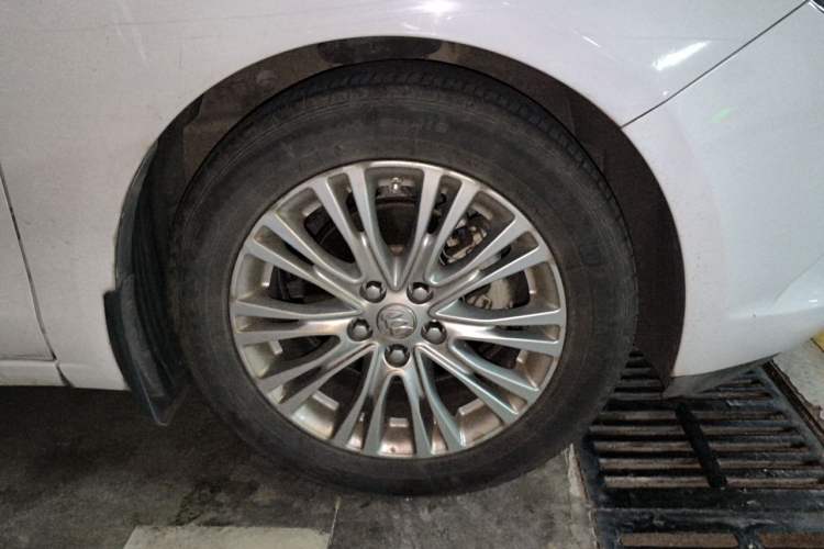 Used Buick GT 2017 15N Automatic Elite Version Right Front Wheel Hub