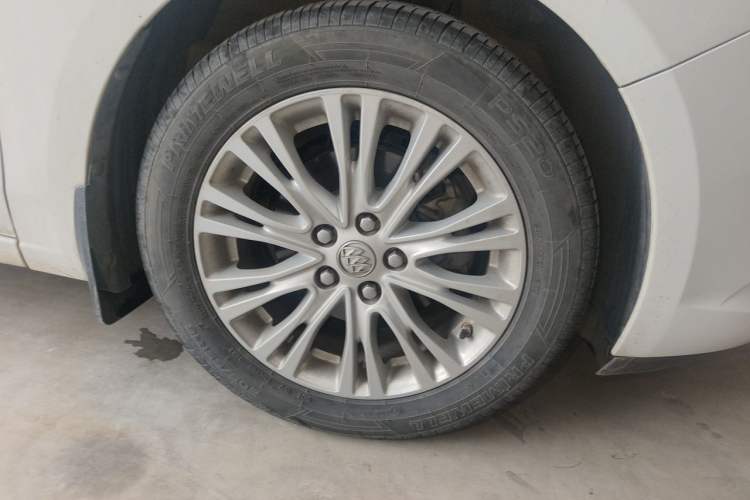 Used Buick GT 2017 15N Automatic Elite Version Right Front Wheel Hub