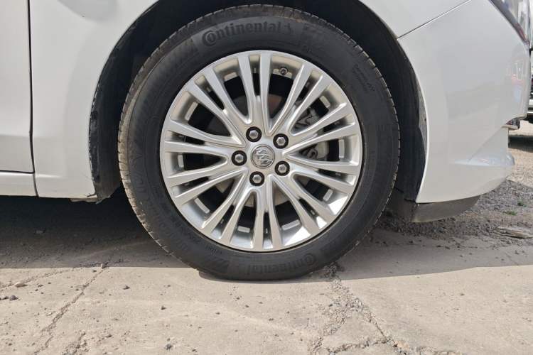 Used Buick GT 2017 15N Manual Elite Version Right Front Wheel Hub