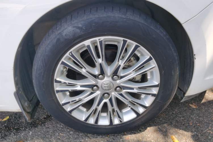 Used Buick GT 2017 15N Automatic Elite Version Right Front Wheel Hub