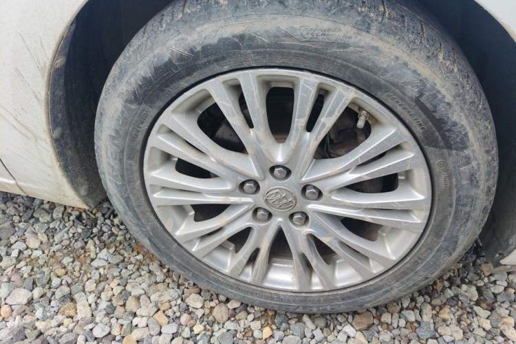 Used Buick GT 2017 15N Automatic Elite Version Right Front Wheel Hub