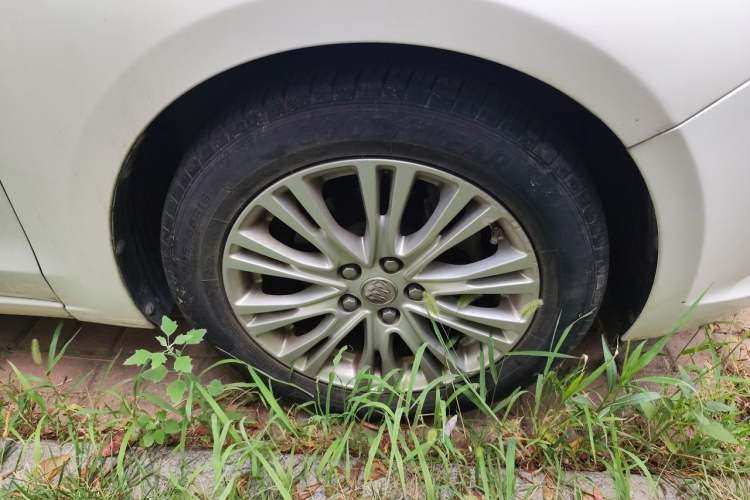 Used Buick GT 2017 15N Automatic Elite Version Right Front Wheel Hub