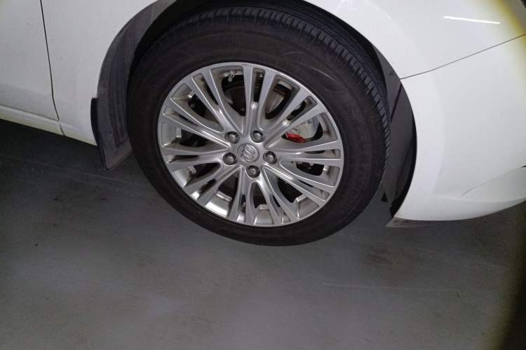 Used Buick GT 2017 15N Manual Elite Version Right Front Wheel Hub