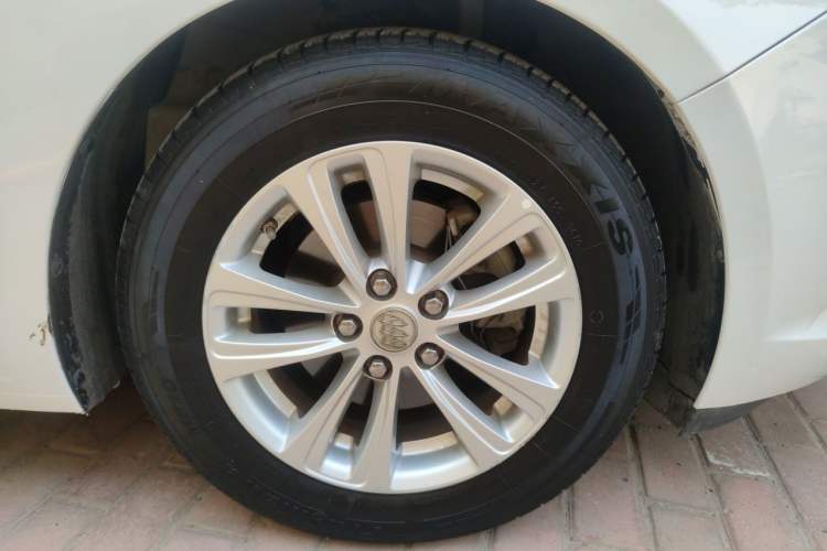 Used Buick GT 2017 15N Automatic Entry-Level Trim Right Front Wheel Hub