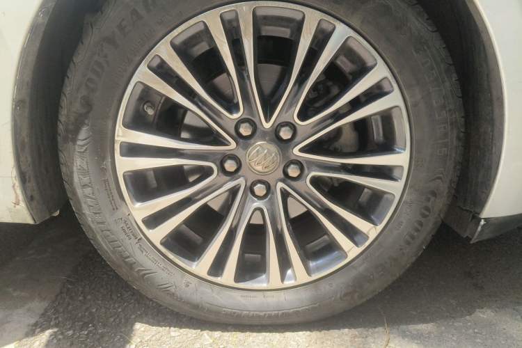 Used Buick GT 2017 15N Automatic Deluxe Edition Right Front Wheel Hub