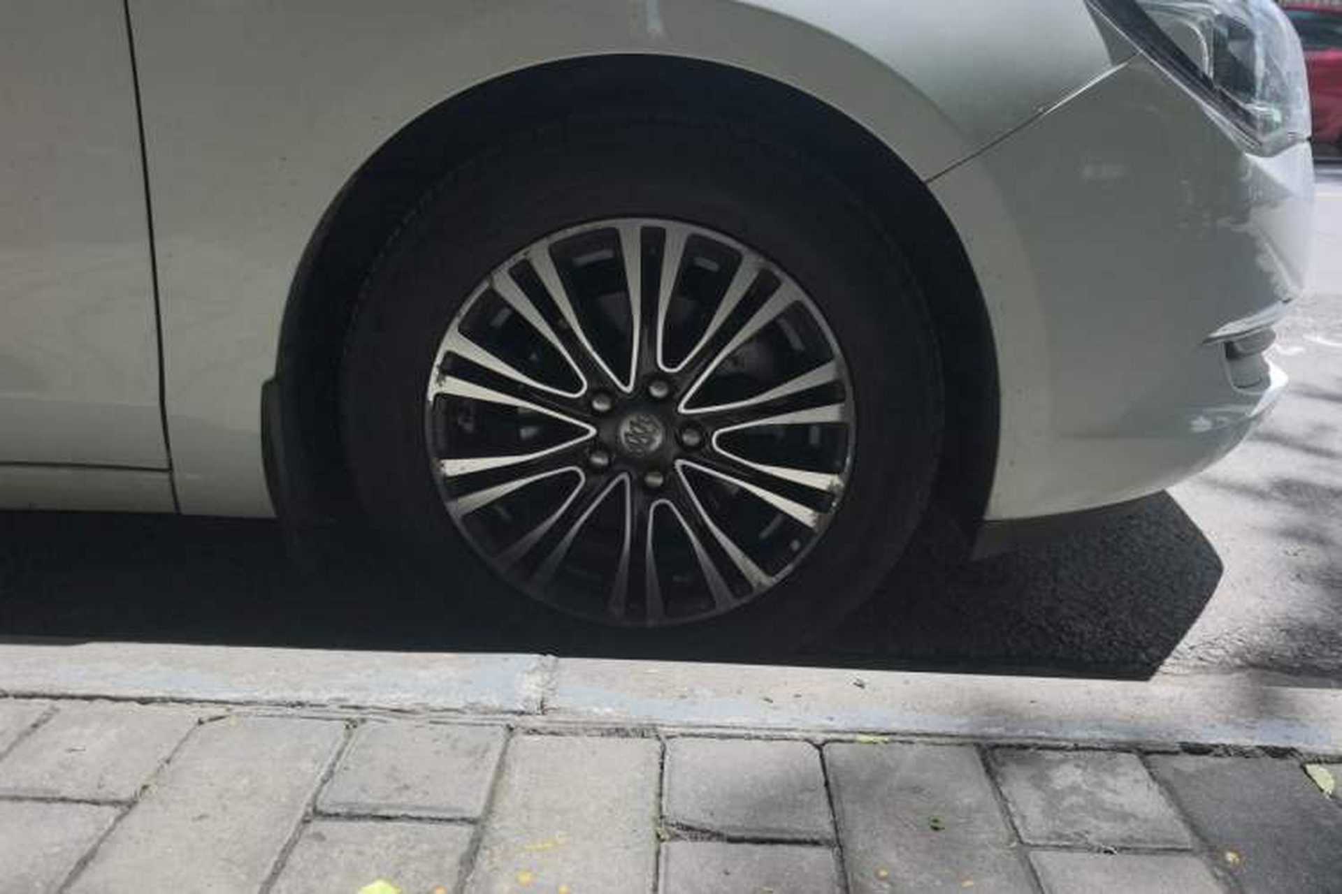 Used Buick GT 2017 15N Automatic Deluxe Edition Right Front Wheel Hub