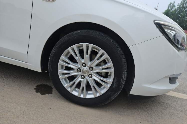Used Buick GT 2017 15N Automatic Elite Version Right Front Wheel Hub