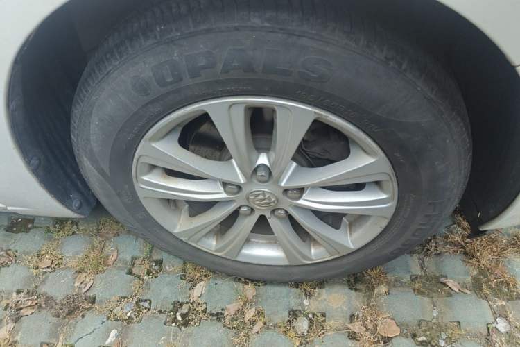 Used Buick GT 2017 15N Automatic Entry-Level Trim Right Front Wheel Hub