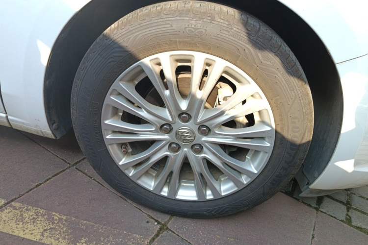 Used Buick GT 2017 15N Automatic Elite Version Right Front Wheel Hub