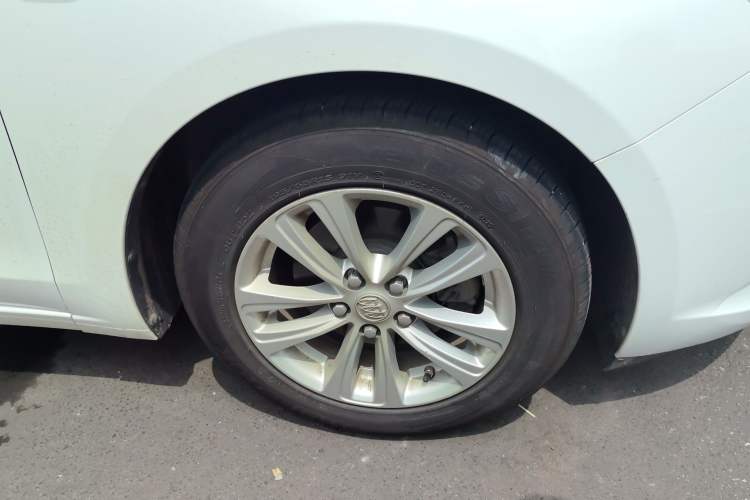 Used Buick GT 2017 15N Automatic Entry-Level Trim Right Front Wheel Hub
