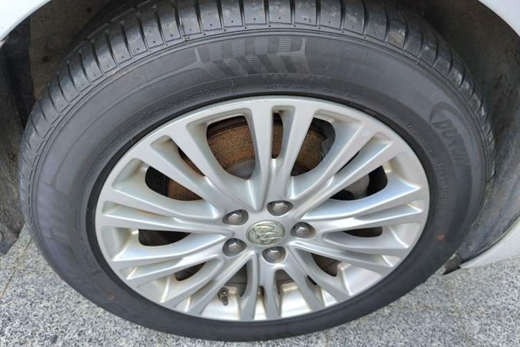 Used Buick GT 2017 15N Automatic Elite Version Right Front Wheel Hub