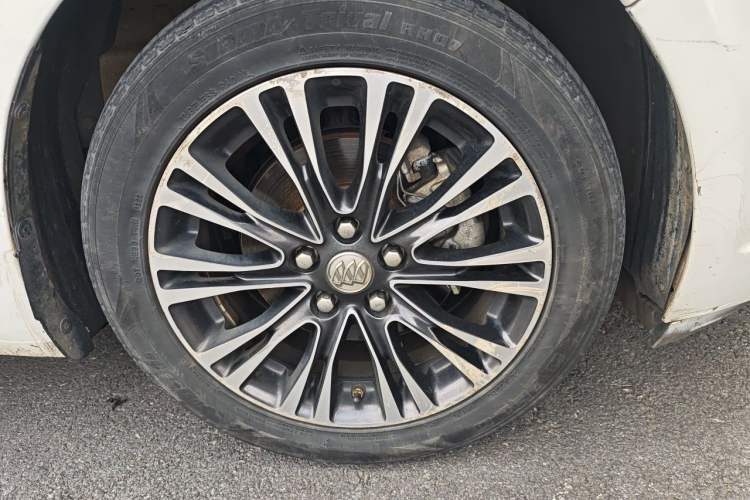 Used Buick GT 2017 15N Automatic Deluxe Edition Right Front Wheel Hub