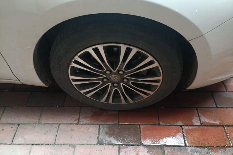 Used Buick GT 2017 15N Automatic Deluxe Edition Right Front Wheel Hub