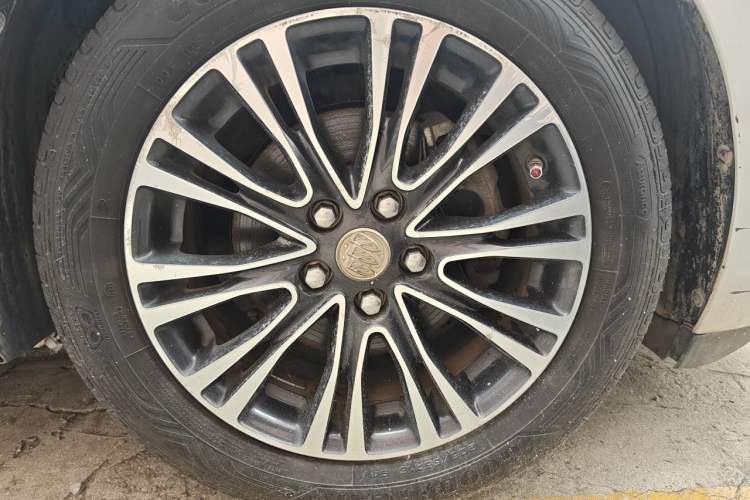 Used Buick GT 2017 15N Automatic Deluxe Edition Right Front Wheel Hub