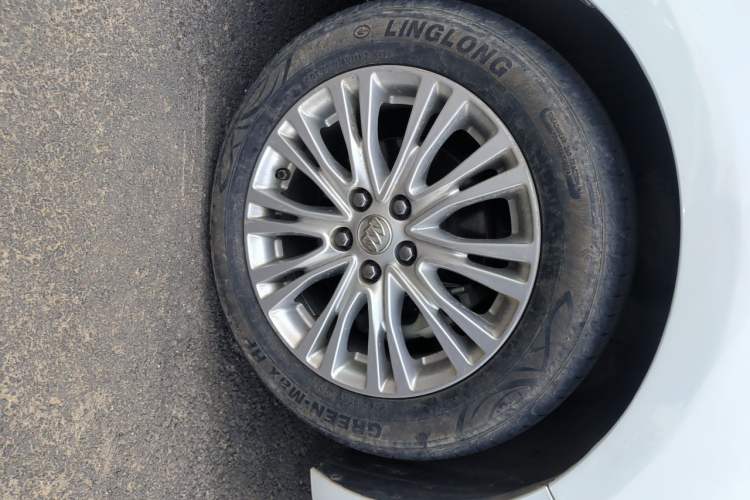 Used Buick GT 2017 15N Automatic Elite Version Right Front Wheel Hub