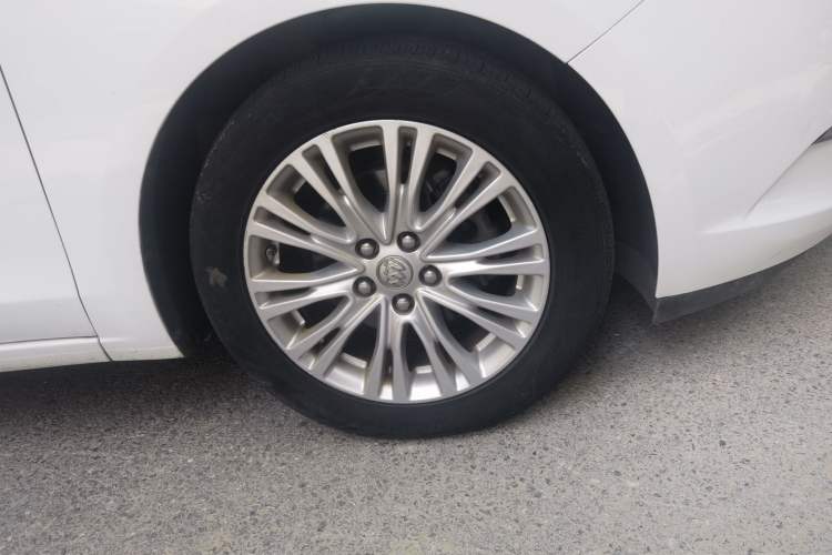 Used Buick GT 2017 15N Automatic Elite Version Right Front Wheel Hub