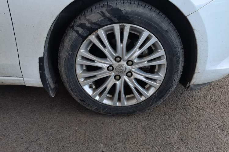 Used Buick GT 2017 15N Manual Elite Version Right Front Wheel Hub