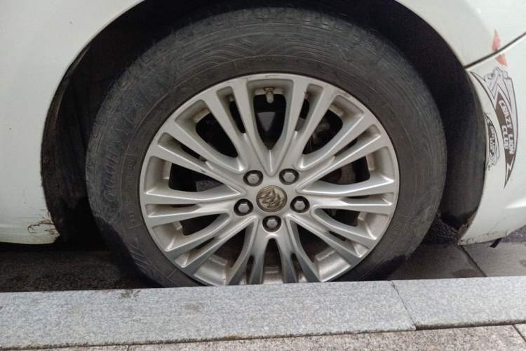 Used Buick GT 2017 15N Automatic Elite Version Right Front Wheel Hub