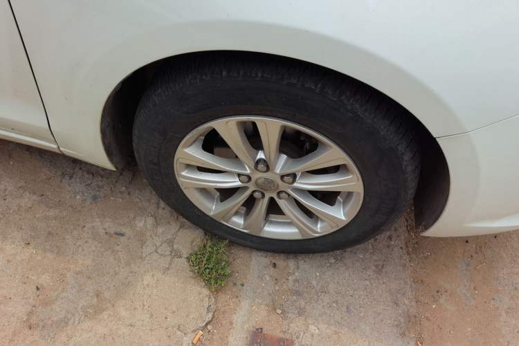 Used Buick GT 2017 15N Automatic Entry-Level Trim Right Front Wheel Hub