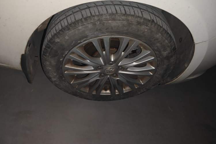 Used Buick GT 2017 15N Manual Elite Version Right Front Wheel Hub