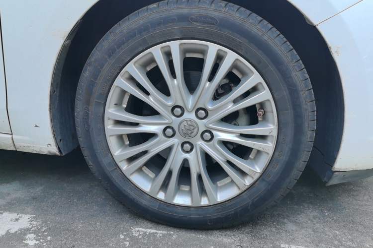 Used Buick GT 2017 15N Automatic Elite Version Right Front Wheel Hub