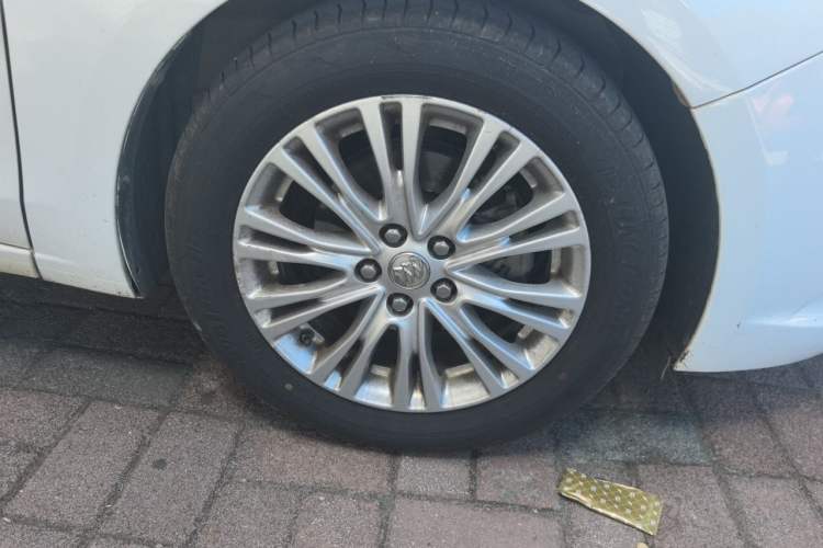 Used Buick GT 2017 15N Manual Elite Version Right Front Wheel Hub