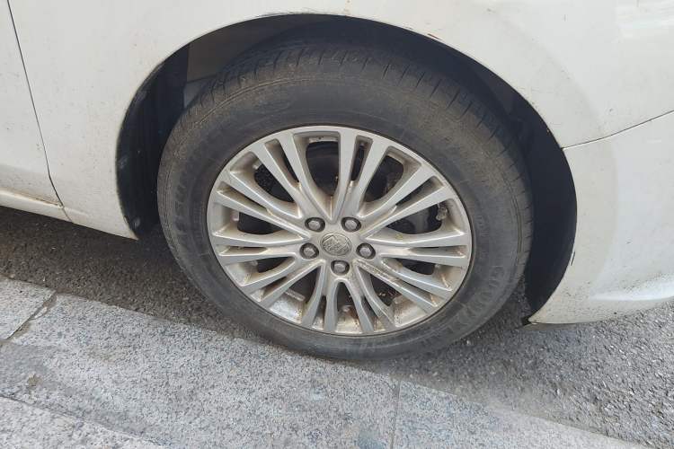 Used Buick GT 2017 15N Automatic Elite Version Right Front Wheel Hub