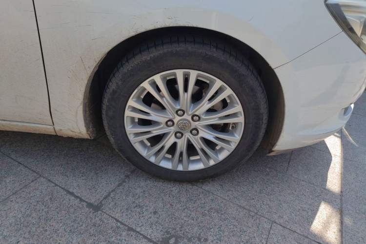Used Buick GT 2017 15N Automatic Elite Version Right Front Wheel Hub