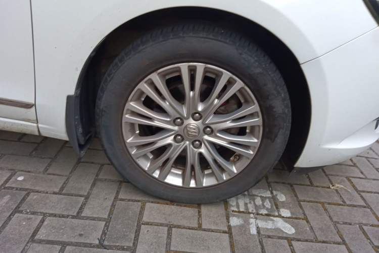 Used Buick GT 2017 15N Automatic Elite Version Right Front Wheel Hub
