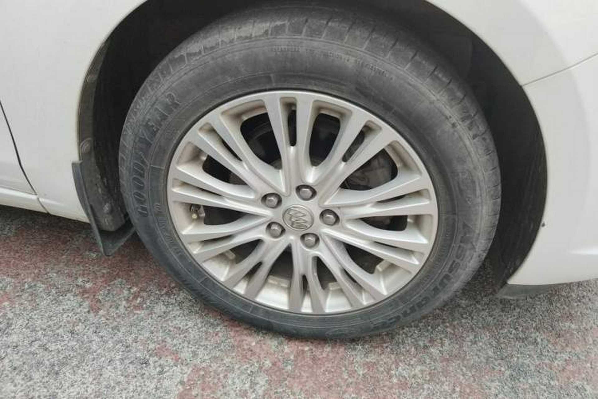 Used Buick GT 2017 15N Manual Elite Version Right Front Wheel Hub