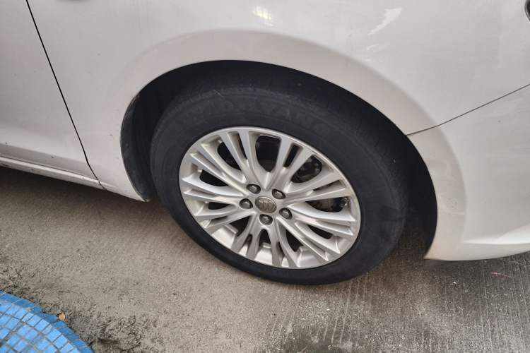 Used Buick GT 2017 15N Automatic Elite Version Right Front Wheel Hub
