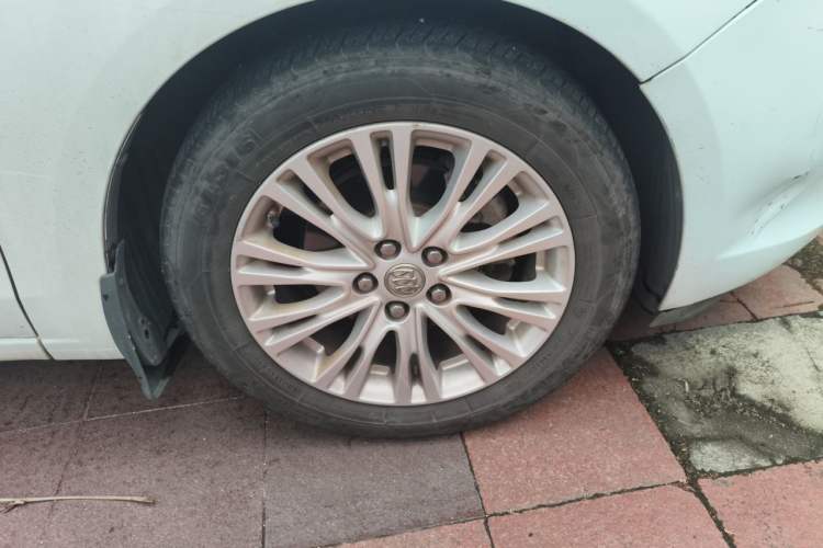 Used Buick GT 2017 15N Automatic Elite Version Right Front Wheel Hub