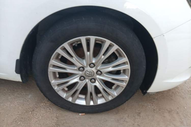 Used Buick GT 2017 15N Automatic Deluxe Edition Right Front Wheel Hub