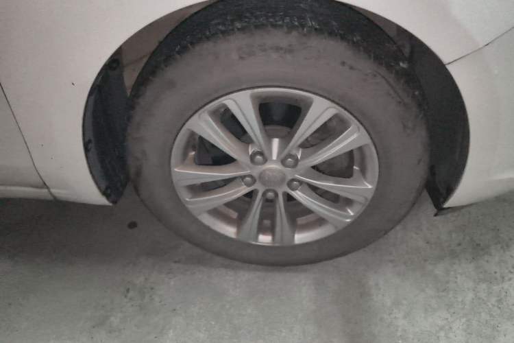 Used Buick GT 2017 15N Automatic Entry-Level Trim Right Front Wheel Hub