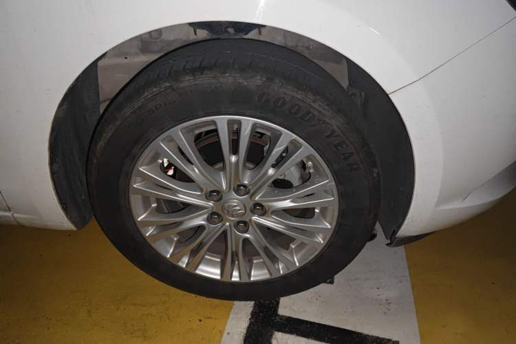 Used Buick GT 2017 15N Automatic Elite Version Right Front Wheel Hub
