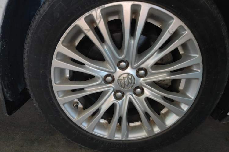 Used Buick GT 2017 15N Automatic Elite Version Right Front Wheel Hub