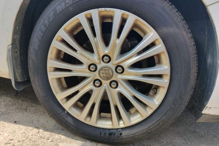Used Buick GT 2017 15N Automatic Elite Version Right Front Wheel Hub