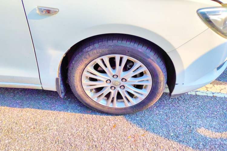 Used Buick GT 2017 15N Automatic Elite Version Right Front Wheel Hub