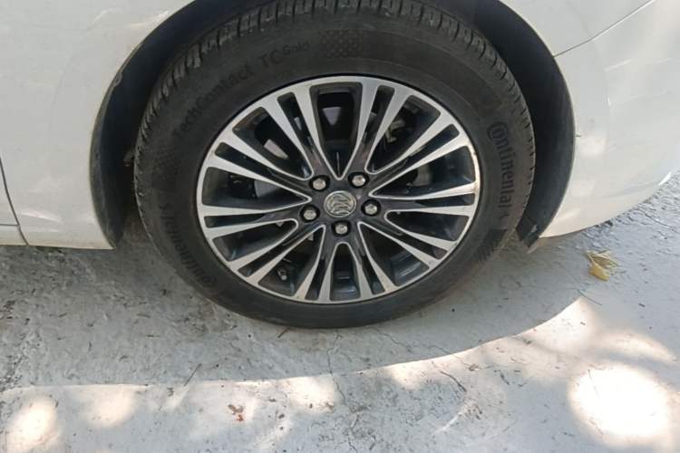 Used Buick GT 2017 15N Automatic Deluxe Edition Right Front Wheel Hub