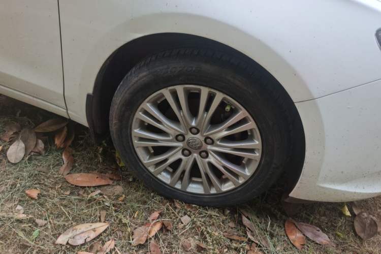 Used Buick GT 2017 15N Manual Elite Version Right Front Wheel Hub