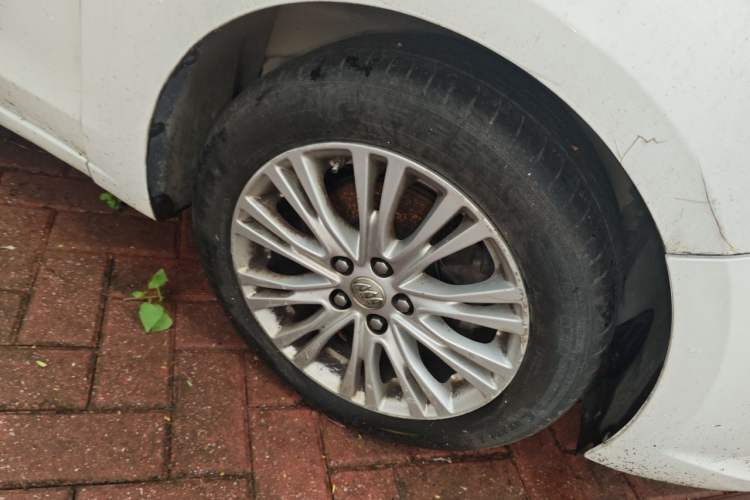Used Buick GT 2017 15N Automatic Elite Version Right Front Wheel Hub