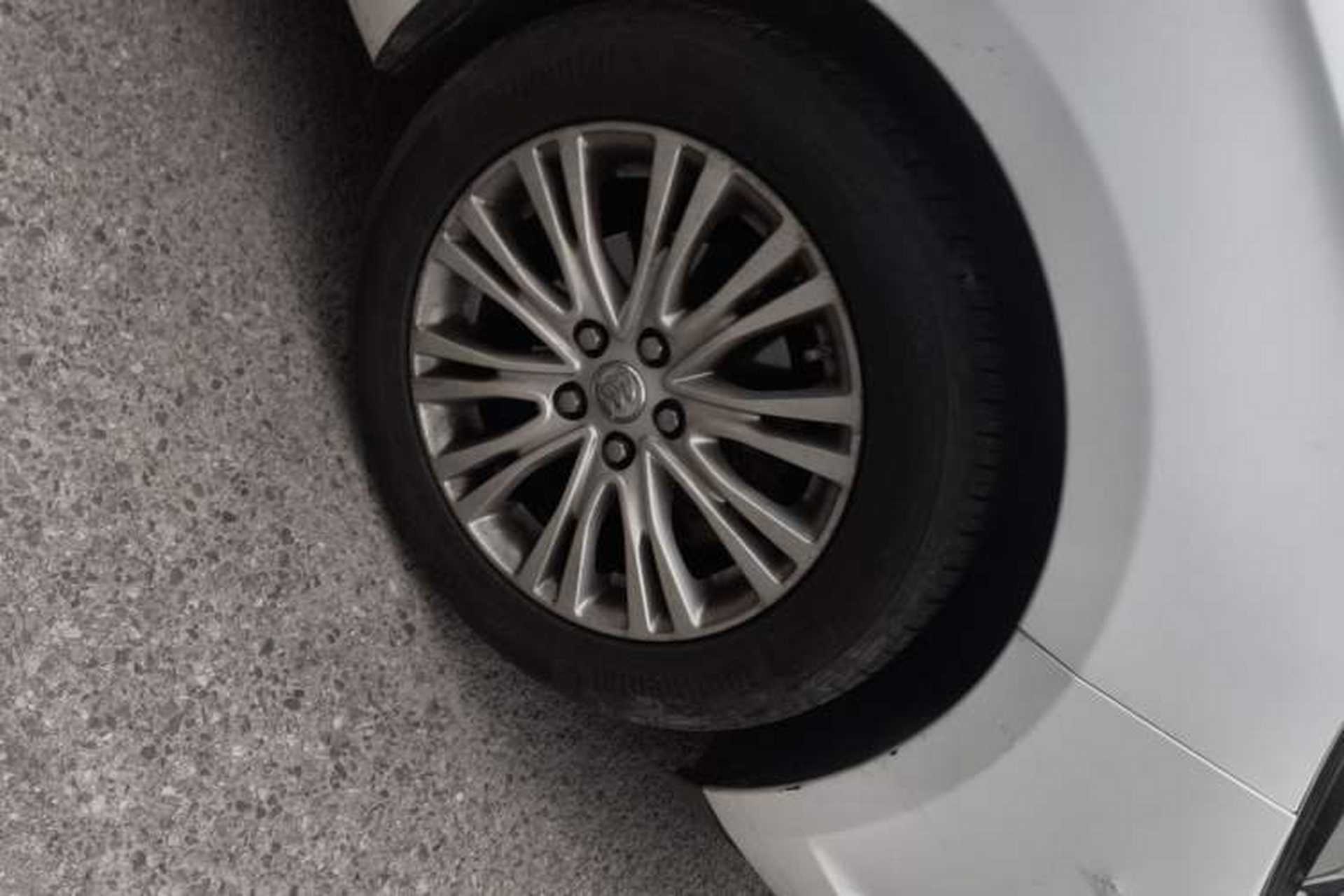 Used Buick GT 2017 15N Automatic Elite Version Right Front Wheel Hub