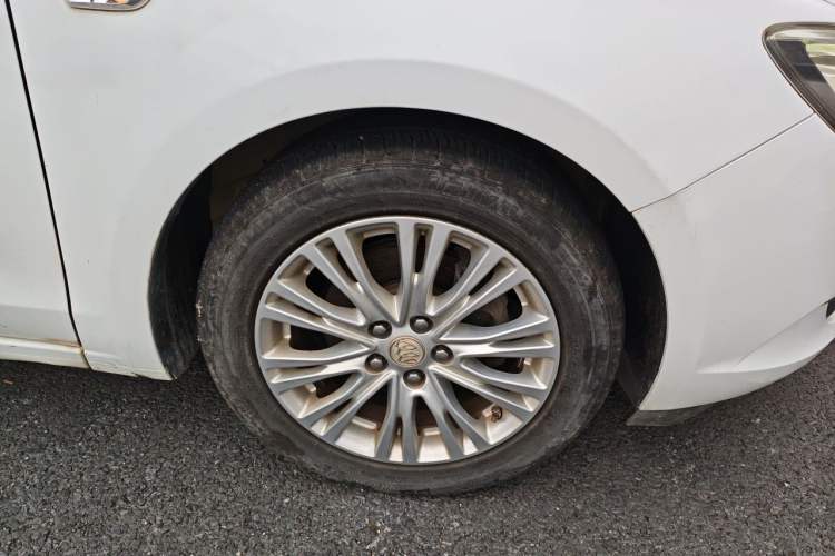 Used Buick GT 2017 15N Automatic Elite Version Right Front Wheel Hub