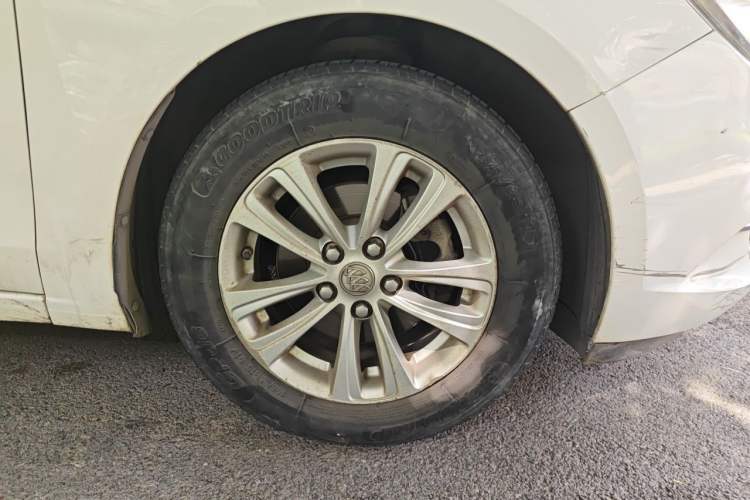 Used Buick GT 2017 15N Manual Entry-Level Trim Right Front Wheel Hub
