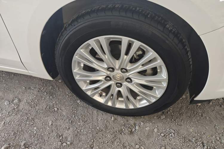 Used Buick GT 2017 15N Automatic Elite Version Right Front Wheel Hub