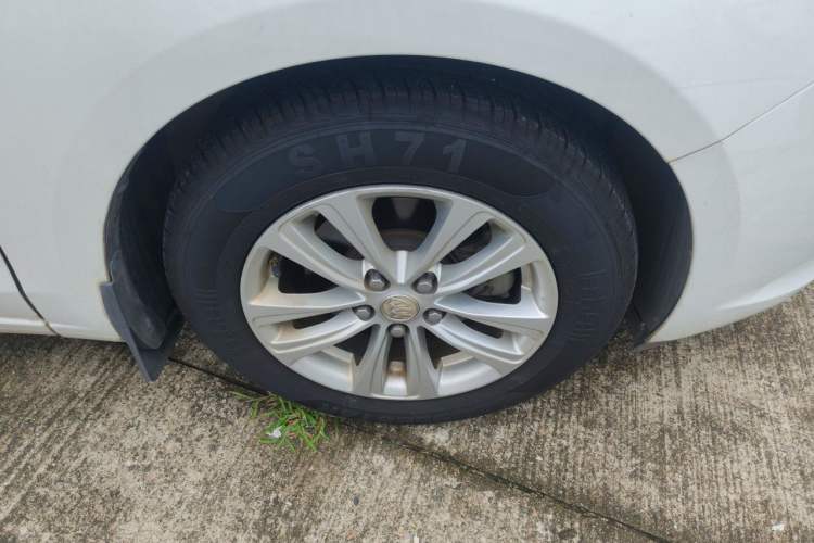 Used Buick GT 2017 15N Automatic Entry-Level Trim Right Front Wheel Hub