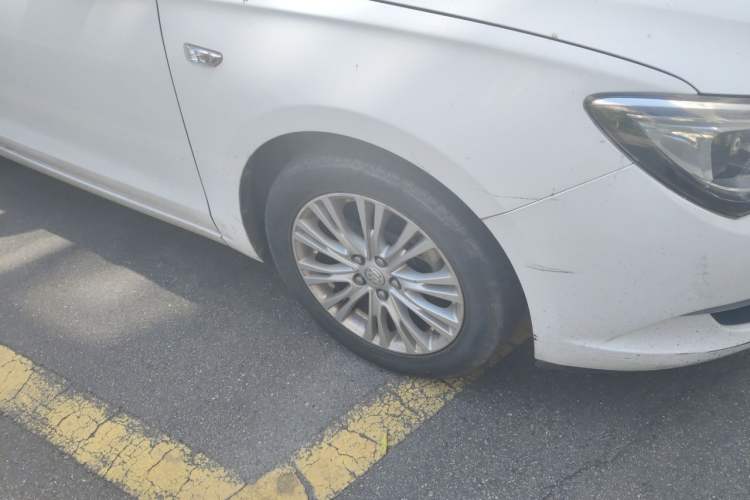 Used Buick GT 2017 15N Manual Elite Version Right Front Wheel Hub