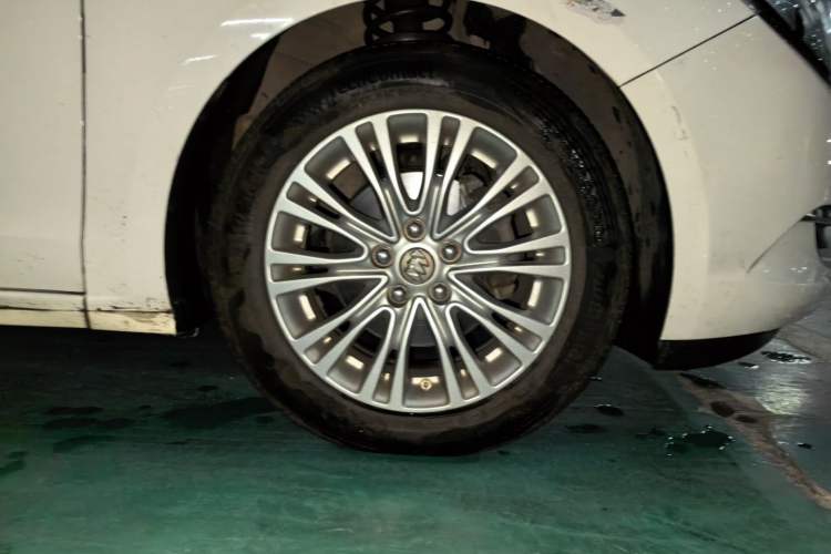 Used Buick GT 2017 15N Automatic Elite Version Right Front Wheel Hub