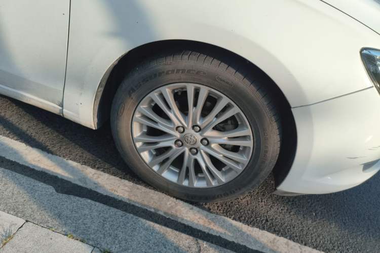 Used Buick GT 2017 15N Automatic Elite Version Right Front Wheel Hub
