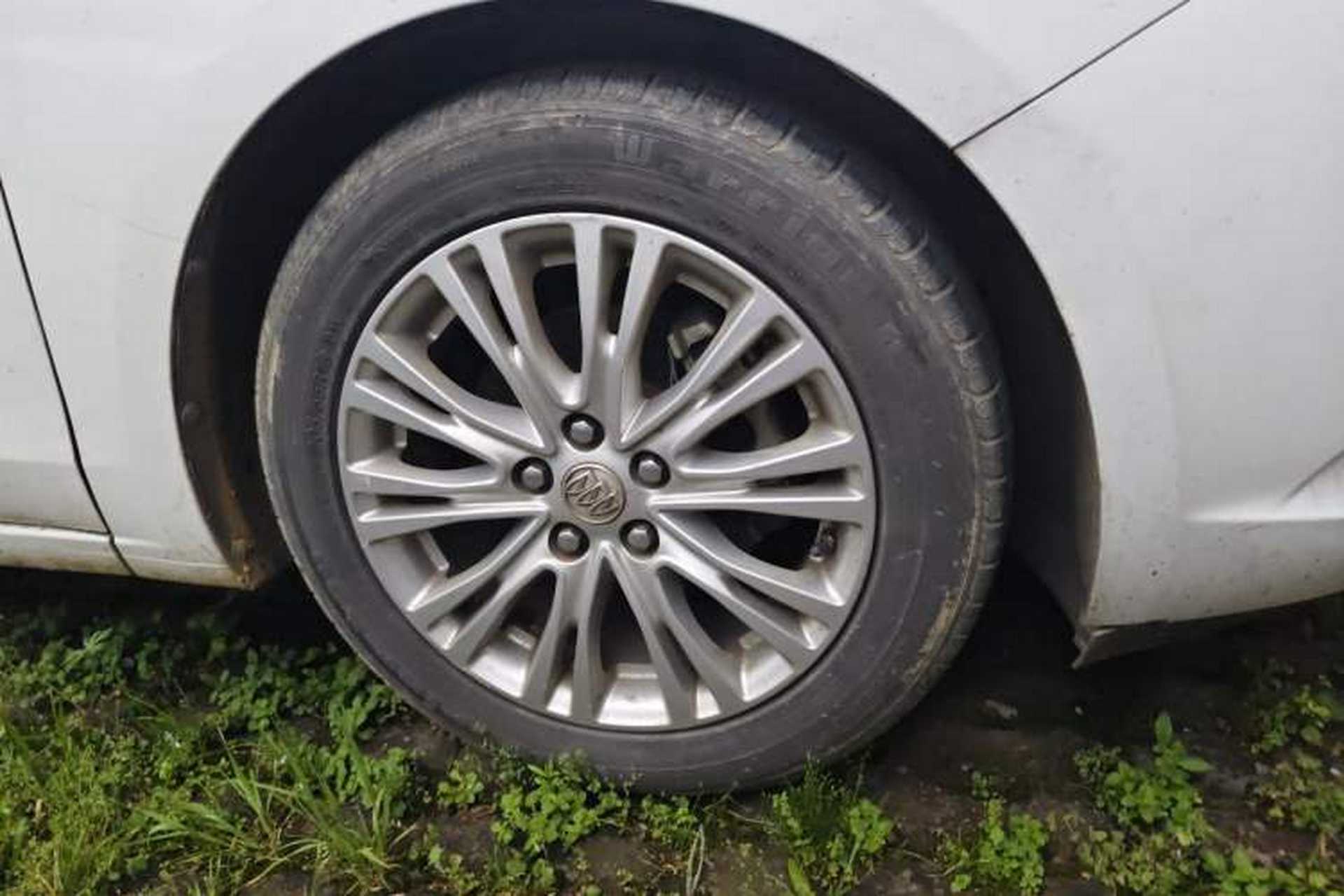 Used Buick GT 2017 15N Automatic Elite Version Right Front Wheel Hub